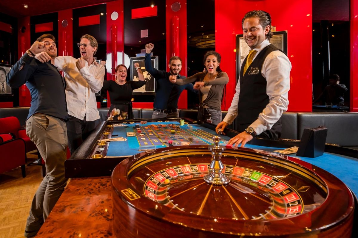 3 Lucky Blue Live Casino